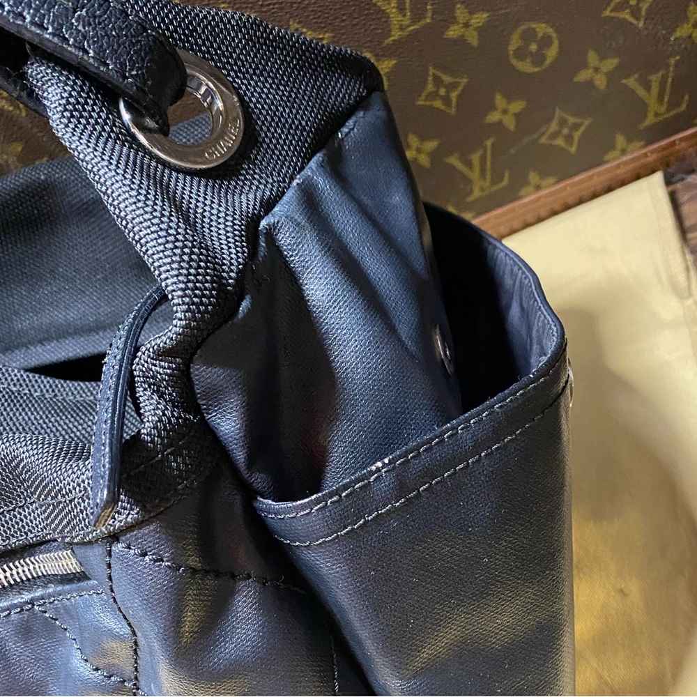 Black Chanel tote - Picture 11 of 16